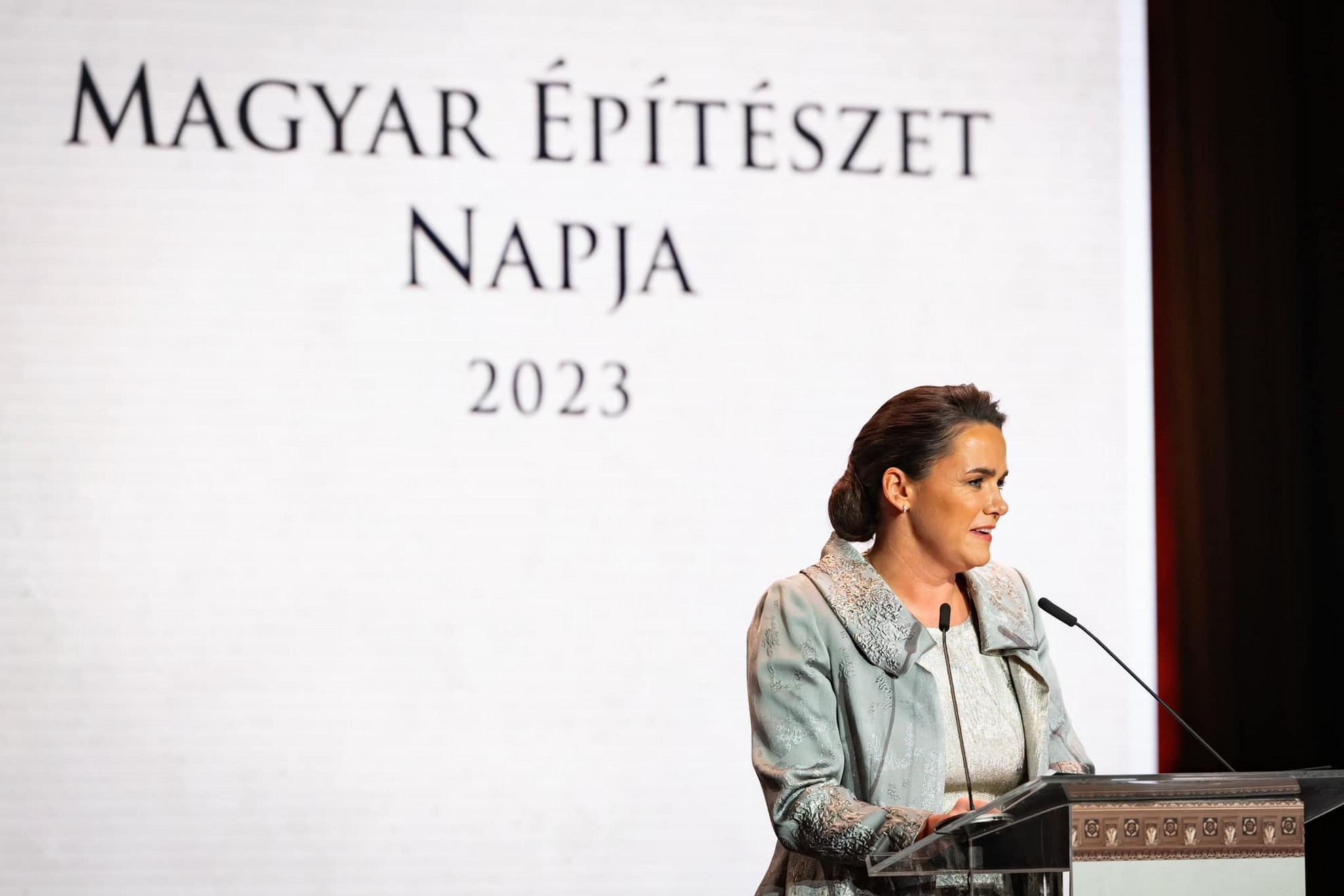 Fotó: Facebook/Novák Katalin Az államfő a magyar építészet napja alkalmából rendezett díjátadón szombaton a Pesti Vigadóban
