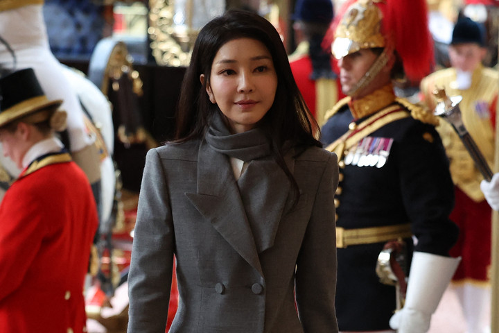 Megkezdődött a volt dél-koreai first lady korrupciós pere Szöulban