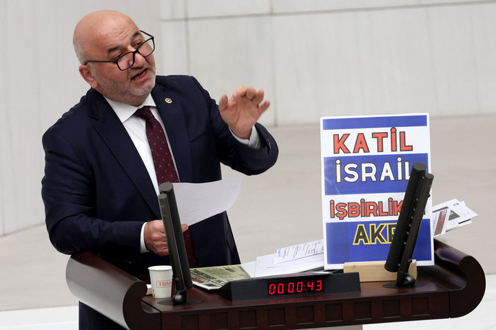 Fotó: AFP/Adem Altan Izrael támogatóit ostorozta a török képviselő a parlamentben, majd szívrohamot kapott + VIDEÓ