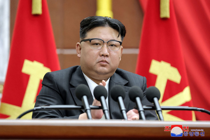 Fotó: AFP/KNS/KCNA/STR Észak-Korea szerint a bővítés nukleáris aknamezővé változtatná a térséget