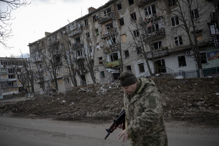 Csaknem félszáz támadást indítottak szombaton az oroszok az ukrán állások ellen