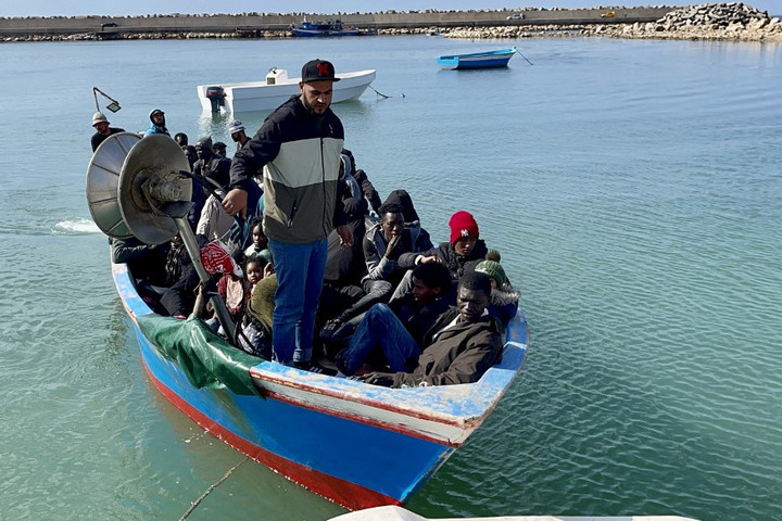Fotó: AFP / Anadolu Agency / Hazem Turkia Vízbe vesztek az illegális migránsok