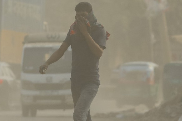 Fotó: AFP / NurPhoto / Kazi Salahuddin Razu Por van a Sajó mentén