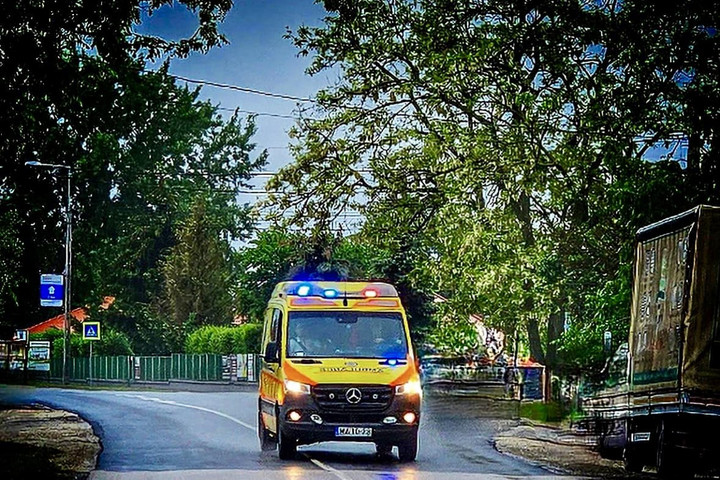 Fotó: Facebook/Országos Mentőszolgálat Meghalt a rovarirtóval mosdatott ötéves gyerek