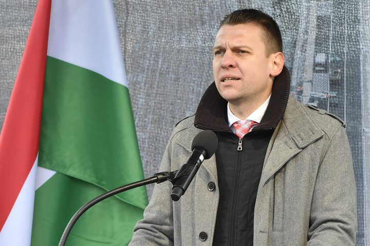Fotó: MTI/Lakatos Péter Menczer Tamás: Nincs tudomásunk arról, hogy lenne magyar az áldozatok vagy a sérültek között