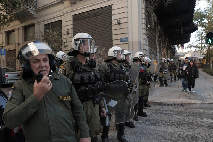Fotó: NurPhoto via AFP/NurPhoto/Konstantinos Zilos Zavargások egy görög röplabdameccsen