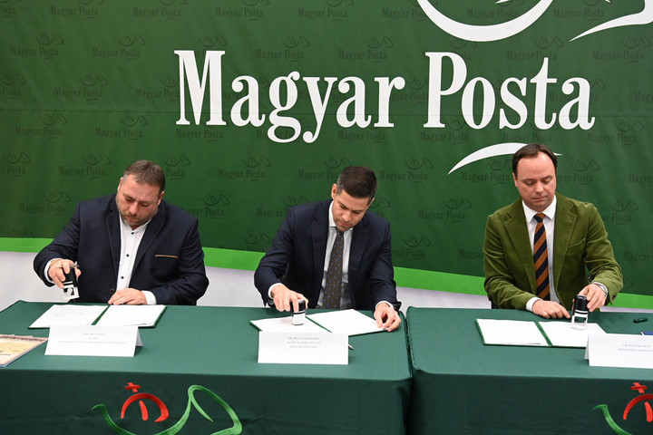 Fotó: MTI/Máthé Zoltán Stratégiai együttműködési megállapodást kötött a Magyar Posta és a Magyar Bélyeggyűjtők Országos Szövetsége