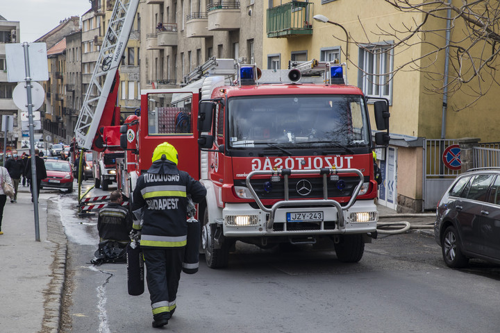 Fotó: MH/Purger Tamás Balesetekhez, lakástüzekhez hívták a tűzoltókat karácsony első napján