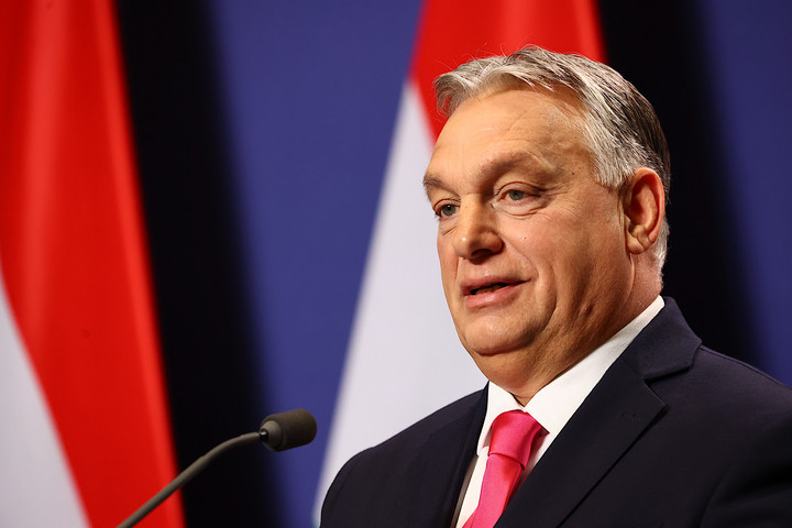 Fotó: MH archív/Purger Tamás Orbán Viktor elszavalta kedvenc locsolóversét