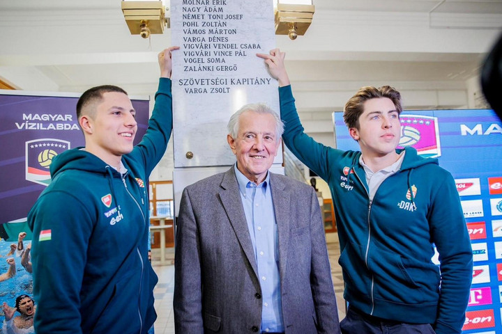 Fotó: Schmitt család Úszással és súlyemeléssel készül Schmitt Pál a párizsi olimpiára – Interjú