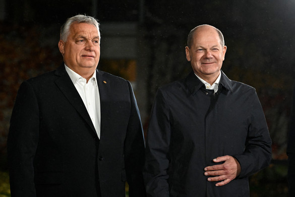 Scholz kávézni hívta Orbánt