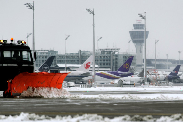 Erős havazás miatt nem fogad és nem indít járatokat a müncheni repölőtér