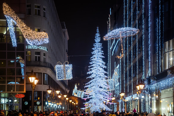 A Vörösmarty téri adventi vásár középáras az európai mezőnyben