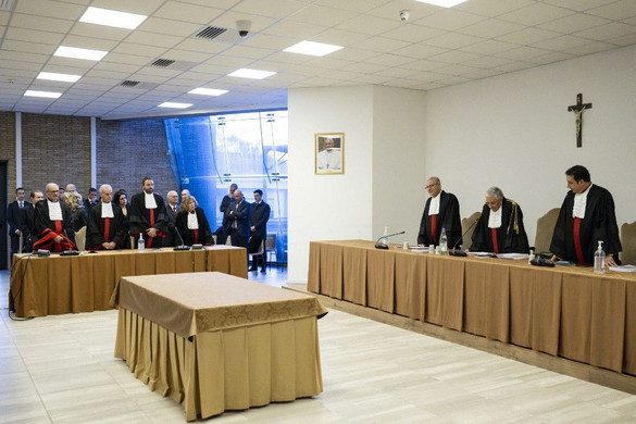 Sikkasztás miatt kerül rács mögé egy bíboros