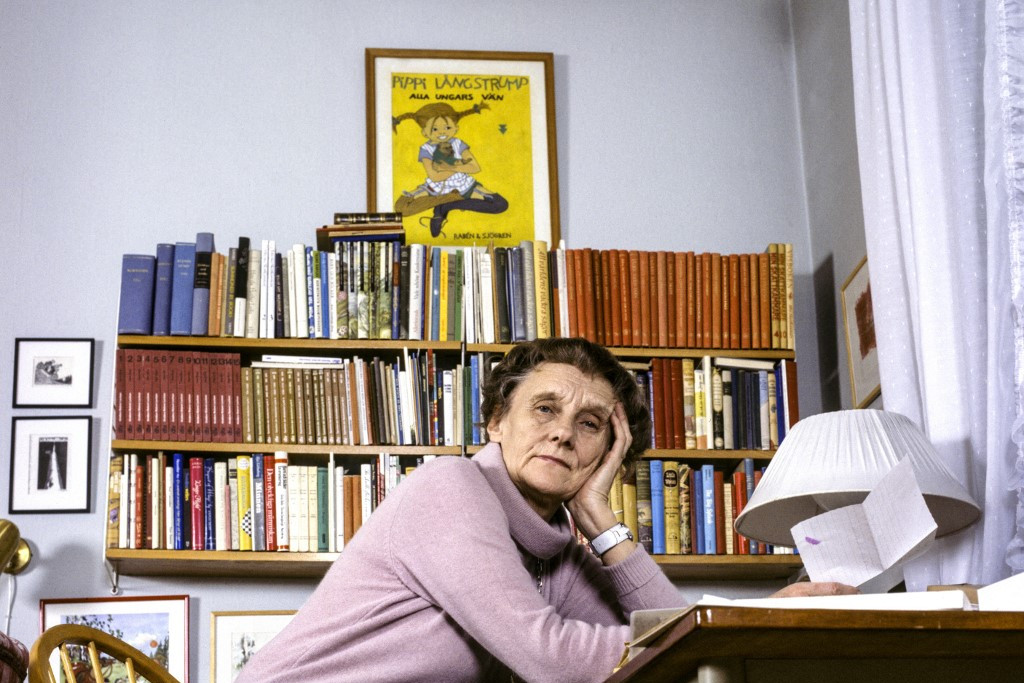 Fotó: JAN COLLSIOO / TT NEWS AGENCY / TT News Agency via AFP Astrid Lindgren az íróasztalánál ül otthonában, a stockholmi Dalagatan utcában, 1978. december 20-án