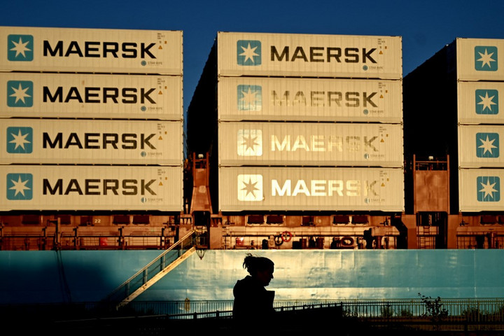 A Maersk határozatlan időre felfüggeszti kereskedelmi hajóinak áthaladását a Vörös-tengeren