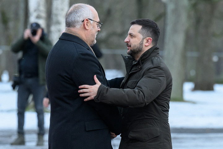 Volodimir Zelenszkij ukrán államfő Észtországban kezdett tárgyalásokat