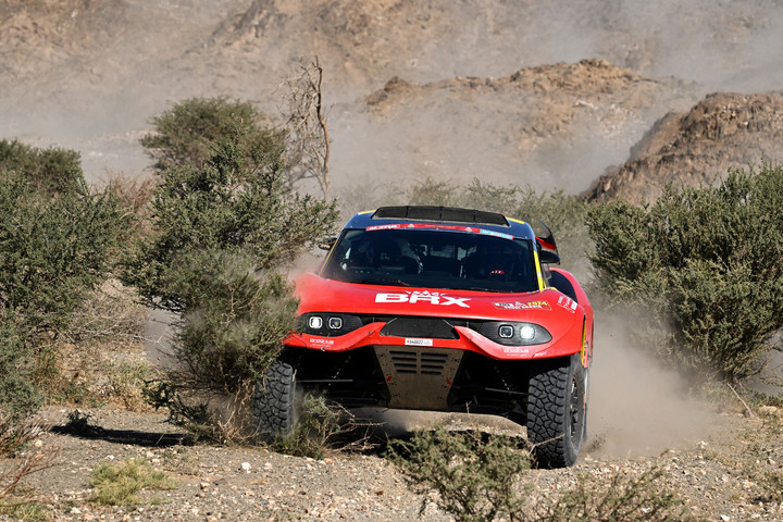 Dakar-rali – Loeb tíz percet faragott a hátrányából Sainzcal szemben