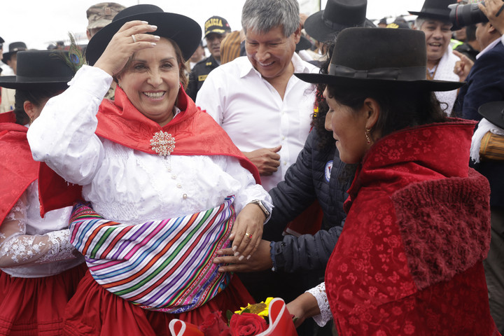 Fotó: AFP/Peruvian Presidency/Luis Iparraguirre Két nő rátámadott a perui elnökre egy hivatalos rendezvényen