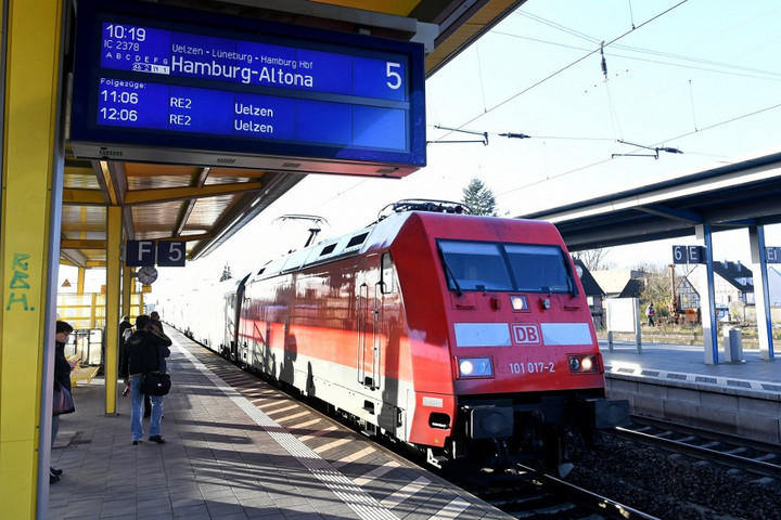 Fotó: dpa Picture-Alliance via AFP/dpa/Holger Hollemann Nagyszabású hatósági akciót váltott ki Németországban egy gyorsvonaton kipermetezett könnygáz