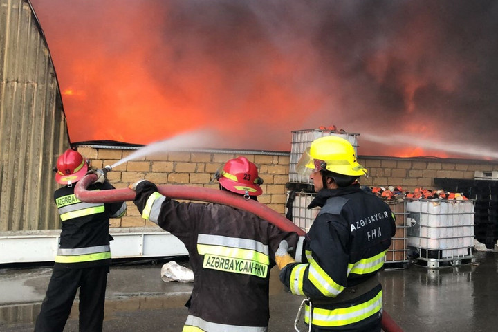 Fotó: Anadolu via AFP/Ministry of Emergency Situations Újszülöttek haltak meg egy bakui szülészeti klinikán pusztító tűzben