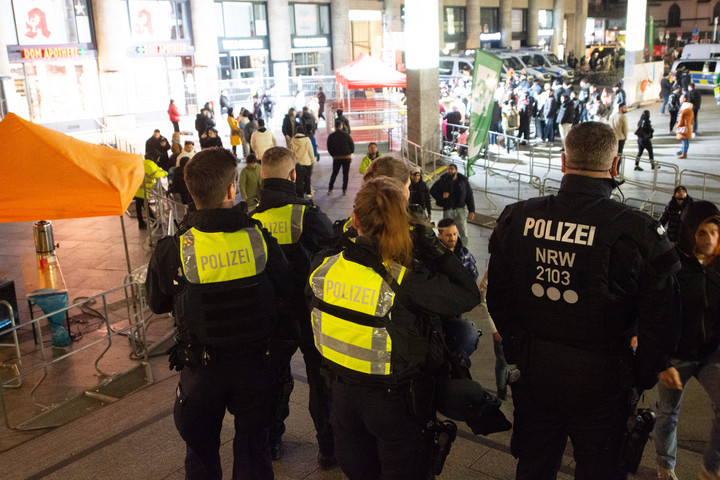 Fotó: AFP/NurPhoto/Ying Tang Ukrajnából beszerzett rakétavetőkkel készültek iszlamista terrortámadásra Bécsben és Kölnben