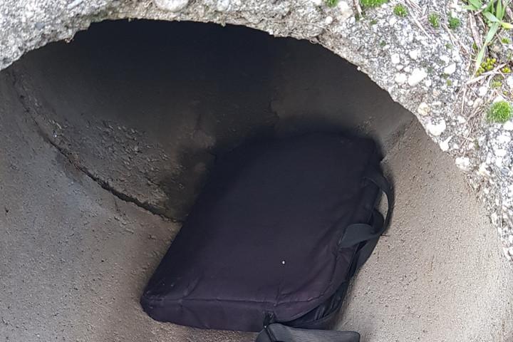 Nyitva volt a kocsi, de a körzeti megbízott szeme is!
