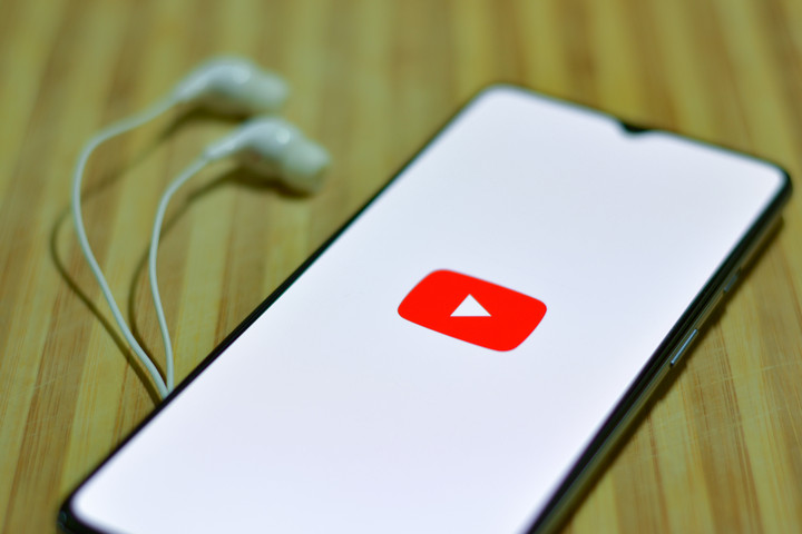 A videók lassításával bünteti a YouTube a felhasználókat
