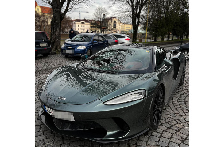 Fotó: https://www.instagram.com/p/C1xHGyTILvH/ A világ egyik legdrágább autója tűnt fel Kárpátalján