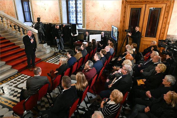 Jubiláló művészeit köszöntötte az Opera