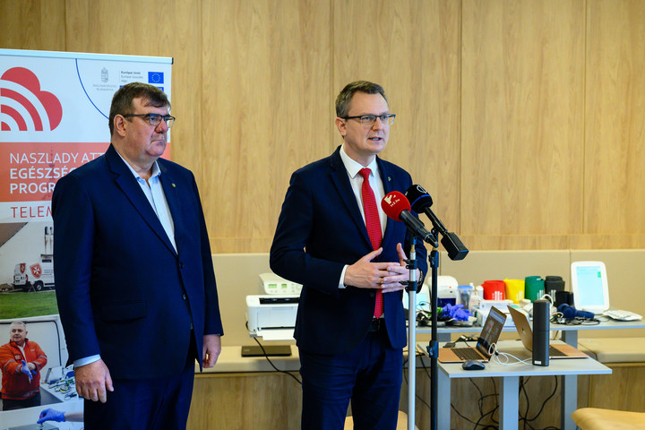 Fotó: MTI/Vasvári Tamás Rétvári Bence: A digitális egészségügyi alapellátás időkapuja Bicskén van
