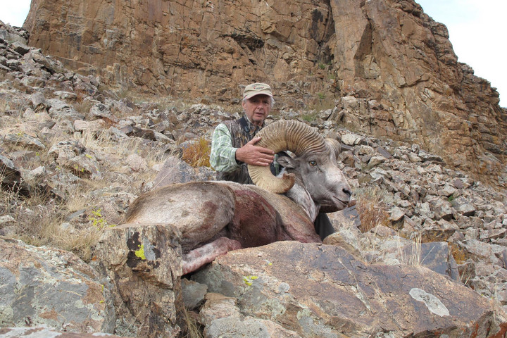 Hidvégi Béla világjáró magyar vadász kapta a Weatherby-díjat