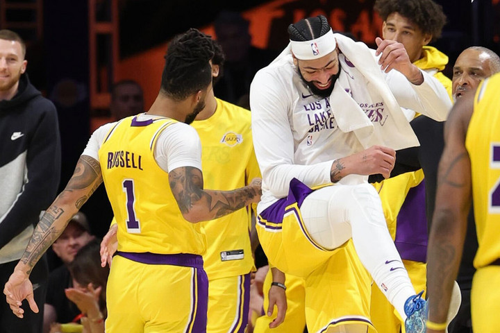 NBA: Doncic hiába parádézott, a James és Davis vezette Lakers győzött