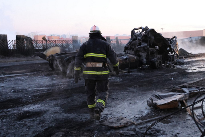 Fotó: Anadolu Agency via AFP/ MONGOLIAN EMERGENCY MINISTRY Felrobbant egy tartálykocsi Mongóliában