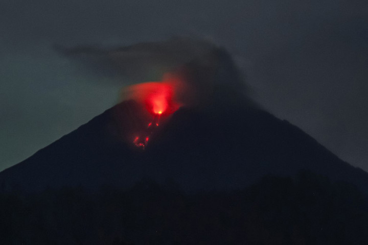 Fotó: JUNI KRISWANTO / AFP Kitört a Semeru vulkán Indonéziában