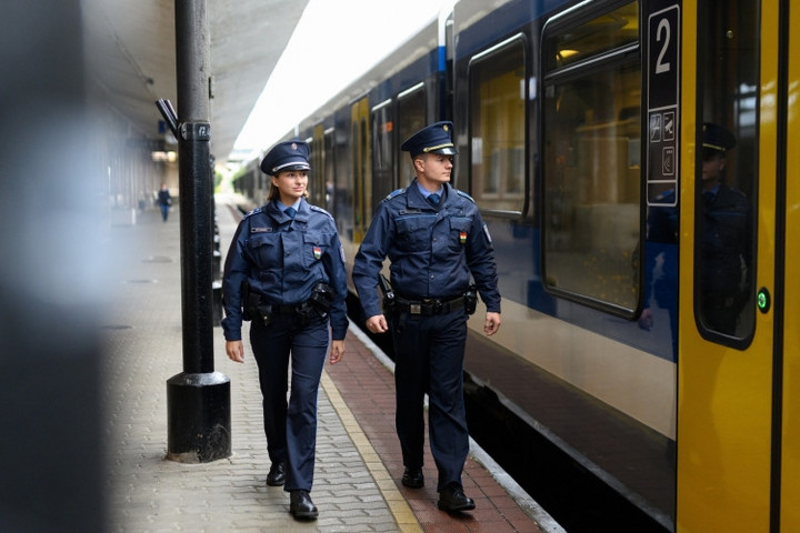 Fotó: police.hu Fokozott ellenőrzést tart a vonatokon és a pályaudvarokon a rendőrség