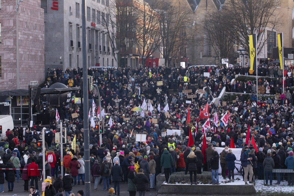 Tízezrek tüntettek Németország-szerte az AfD ellen