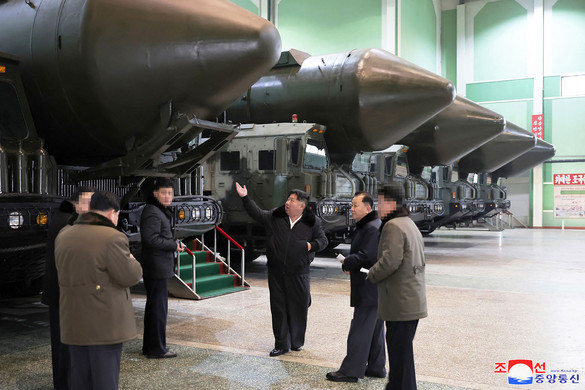 Észak-Korea ismét fegyvereket tesztelt