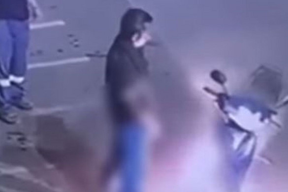 Tanulság: Ha ég a motorod, ne lepisilve próbáld meg eloltani + VIDEÓ