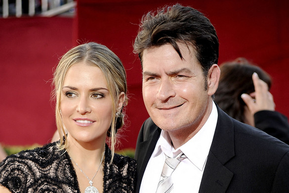 Exfelesége ügye miatt Charlie Sheen kaphatja meg ikergyerekeik teljes felügyeleti jogát