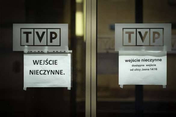 A lengyel közmédiába máris betört az LMBTQ + VIDEÓ