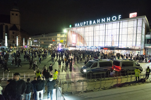 További három gyanúsítottat vettek őrizetbe a kölni dóm elleni iszlamista terrorfenyegetés ügyében