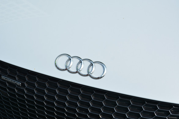 Átszakította a híd korlátját egy Audi Gyöngyösön