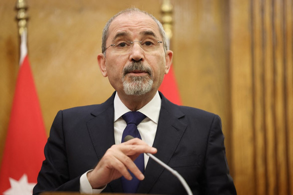 Jordániai külügyminiszter: Izrael engedélyezze az elűzött gázaiak hazatérését
