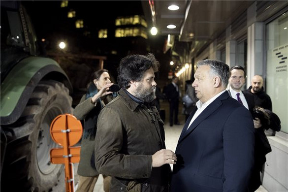 Orbán Viktor Brüsszel belvárosában tüntető gazdákkal találkozott + VIDEÓ