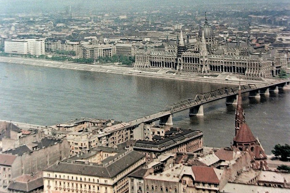 Tizennégy évig Budapesten is állt egy kilenclyukú híd