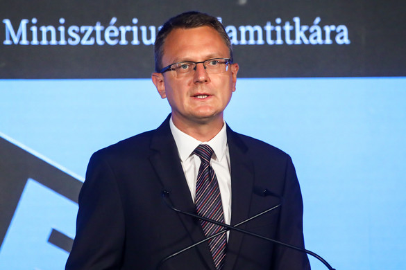 Rétvári Bence: Átlagosan 32,2 százalékkal nő a pedagógusok bére