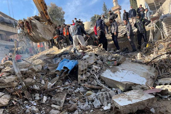 Dél-szíriai katonai létesítményeket bombázott szerdára virradóra az izraeli hadsereg saját közlése szerint