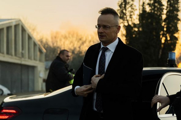 A halálos fenyegetés ellenére Ungvárra érkezett Szijjártó Péter