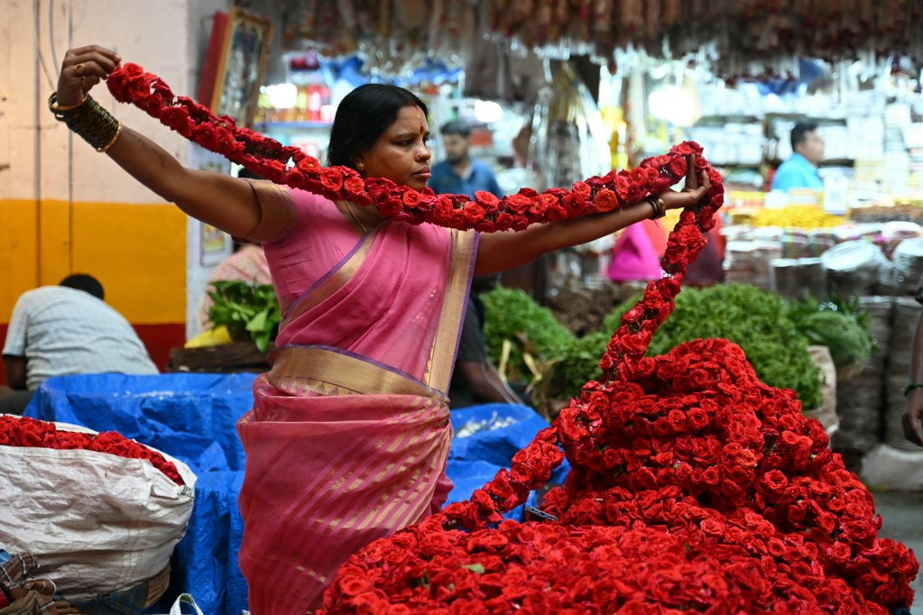 Rózsafüzért ajándékoznak Valentin napon Indiában